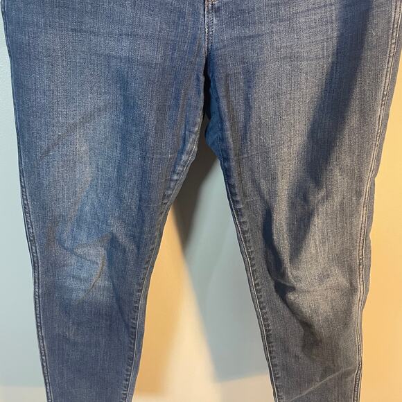 Madewell SZ 32 10" High-Rise Roadtripper Supersoft Jeans in Playford Wash Denim - Picture 6 of 16